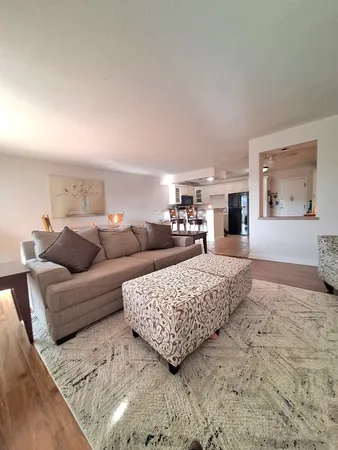 $275,000 | 2211 South Stewart Avenue, Unit 4A, Lombard, IL 60148