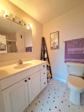 $275,000 | 2211 South Stewart Avenue, Unit 4A, Lombard, IL 60148