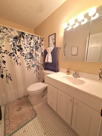 $275,000 | 2211 South Stewart Avenue, Unit 4A, Lombard, IL 60148
