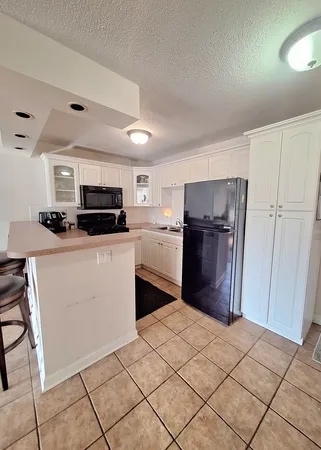 $275,000 | 2211 South Stewart Avenue, Unit 4A, Lombard, IL 60148