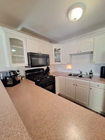 $275,000 | 2211 South Stewart Avenue, Unit 4A, Lombard, IL 60148