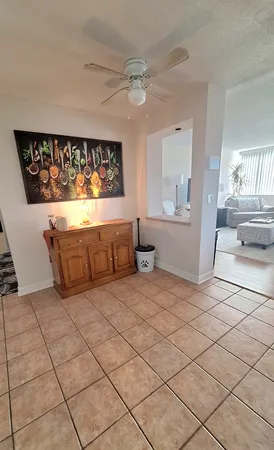 $275,000 | 2211 South Stewart Avenue, Unit 4A, Lombard, IL 60148