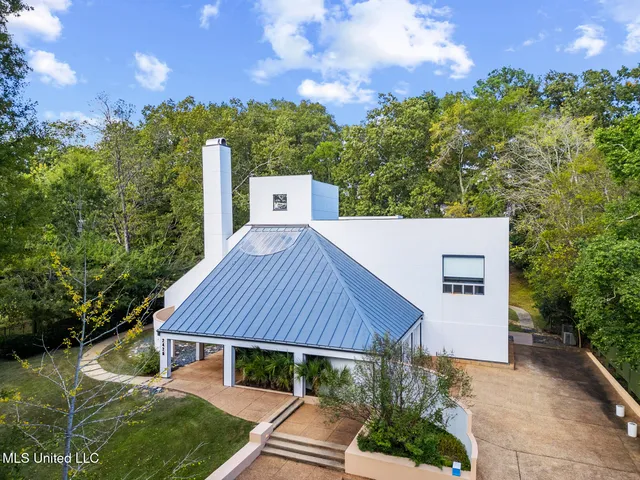 $870,000 | 2426 Eastover Drive, Jackson, MS 39211