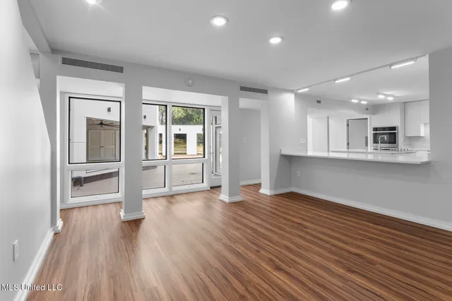 $870,000 | 2426 Eastover Drive, Jackson, MS 39211