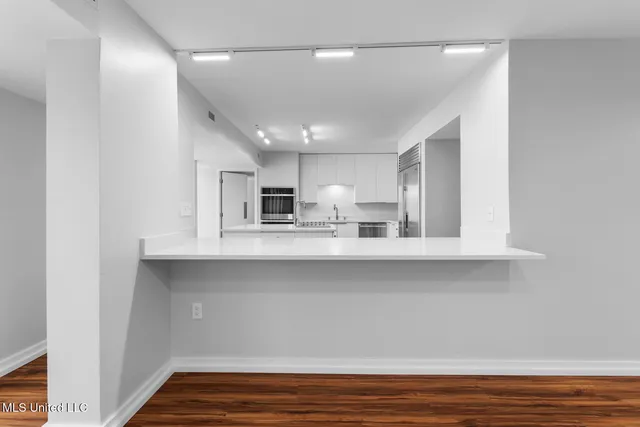 $870,000 | 2426 Eastover Drive, Jackson, MS 39211