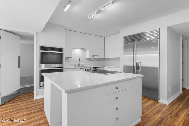 $870,000 | 2426 Eastover Drive, Jackson, MS 39211