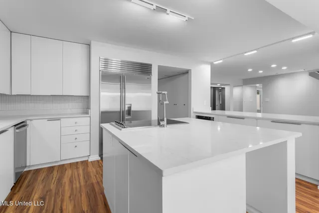 $870,000 | 2426 Eastover Drive, Jackson, MS 39211