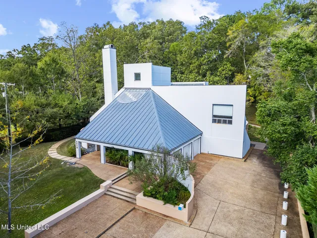 $870,000 | 2426 Eastover Drive, Jackson, MS 39211