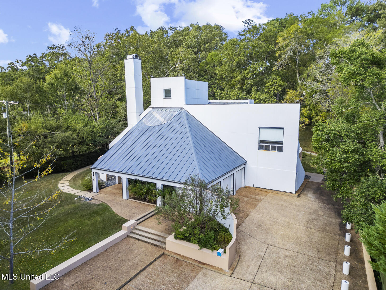 2426 Eastover Drive Jackson, MS 39211 - Photo 2 of 70 2426 Eastover Drone-2