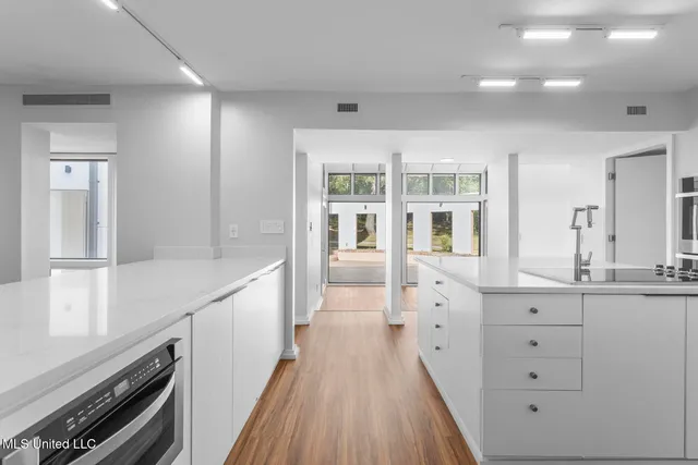 $870,000 | 2426 Eastover Drive, Jackson, MS 39211