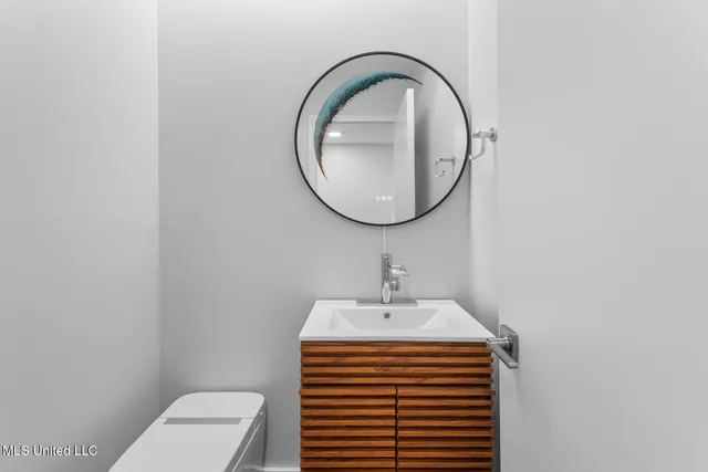 $870,000 | 2426 Eastover Drive, Jackson, MS 39211