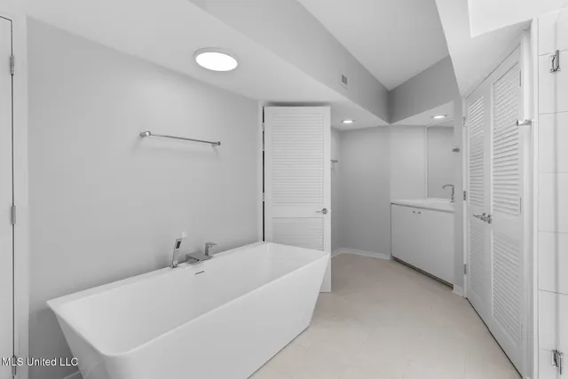 $870,000 | 2426 Eastover Drive, Jackson, MS 39211