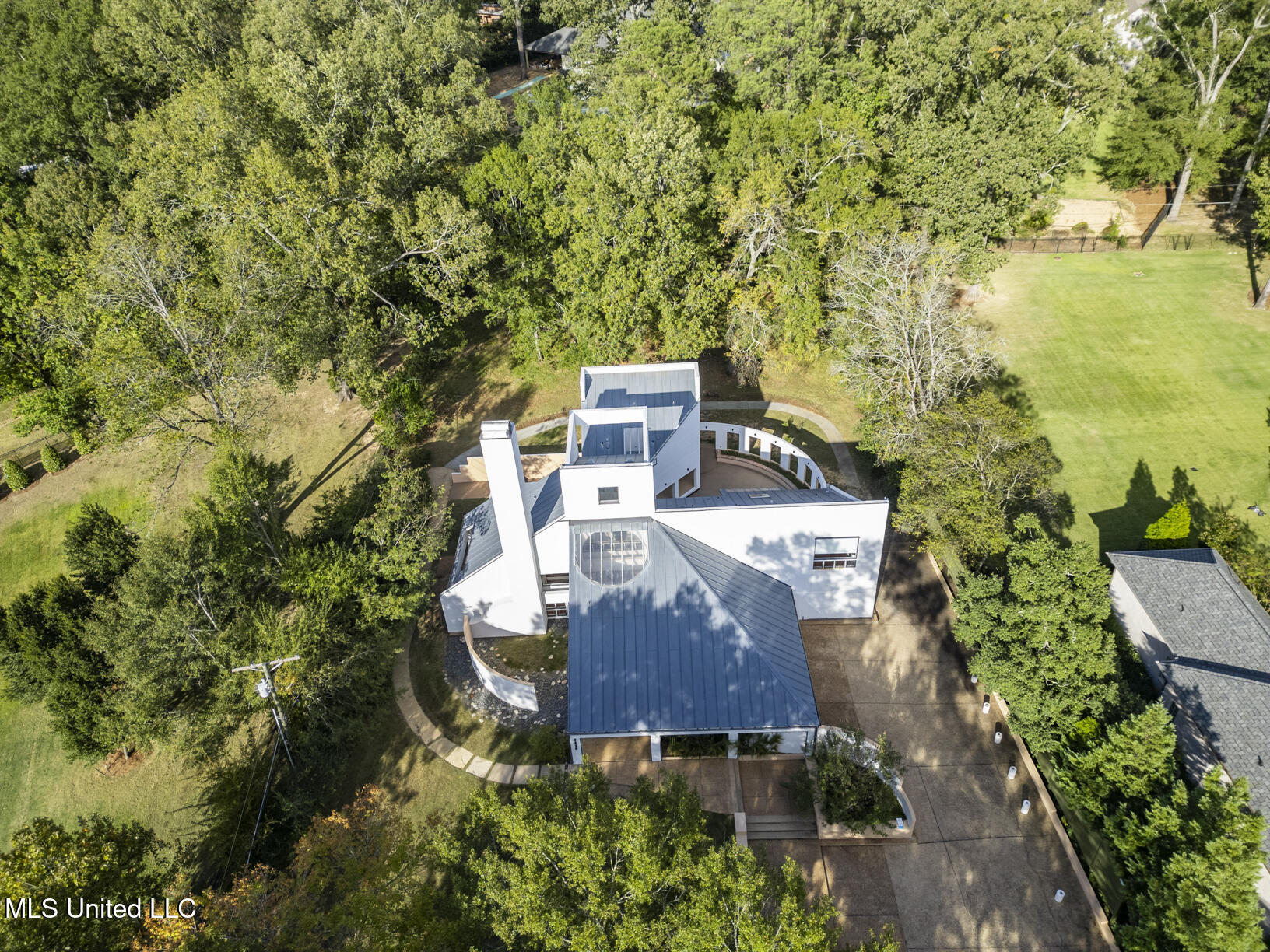 2426 Eastover Drive Jackson, MS 39211 - Photo 5 of 70 2426 Eastover Drone-9