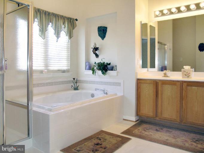 14456 Clubhouse Road Gainesville, VA 20155 - Photo 18 of 30 Master Bath