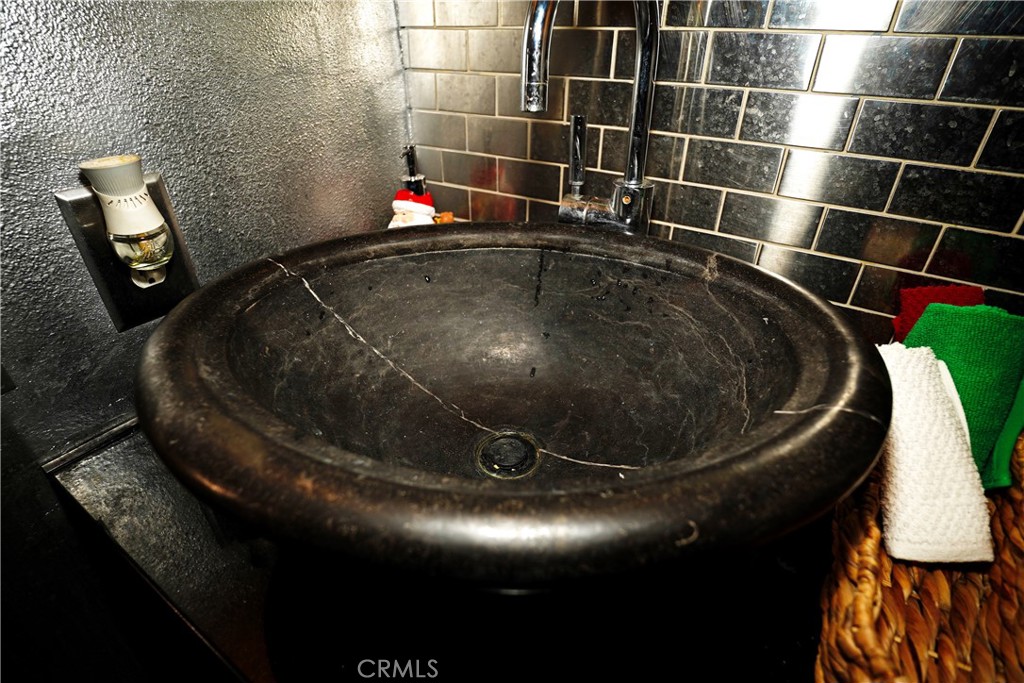 18954 Sherman Way, Unit 3 Reseda, CA 91335 - Photo 14 of 46