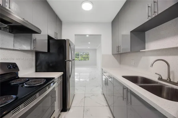 $2,350 | 5450 Hollywood Boulevard, Unit 203, Hollywood, FL 33021