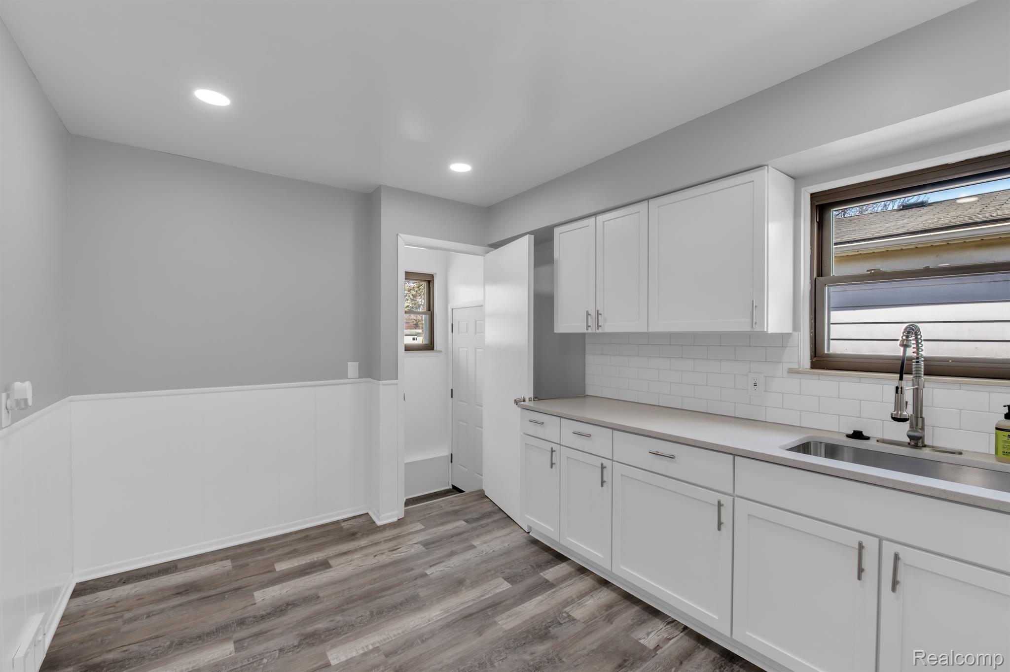 15646 Frazho Road Roseville, MI 48066 - Photo 9 of 25 Gallery Image 9