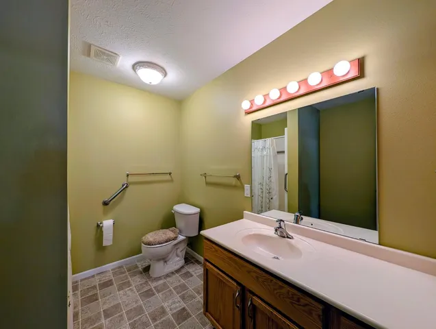 $259,900 | 1213 Ashmore Avenue, Montevideo, MN 56265