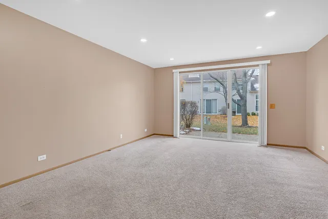 $2,500 | 368 Glen Byrn Court, Schaumburg, IL 60107