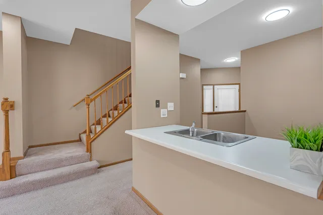 $2,500 | 368 Glen Byrn Court, Schaumburg, IL 60107