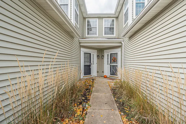 $2,500 | 368 Glen Byrn Court, Schaumburg, IL 60107