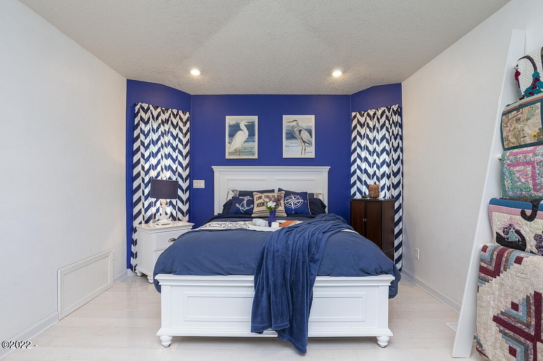 2450 Southwest Fairway Circle Waldport, OR 97394 - Photo 13 of 30 Main Bedroom