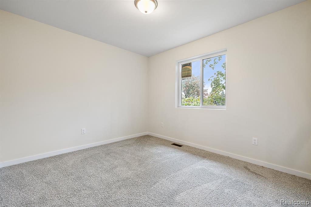 2829 Walsh Drive Rochester Hills, MI 48309 - Photo 28 of 40