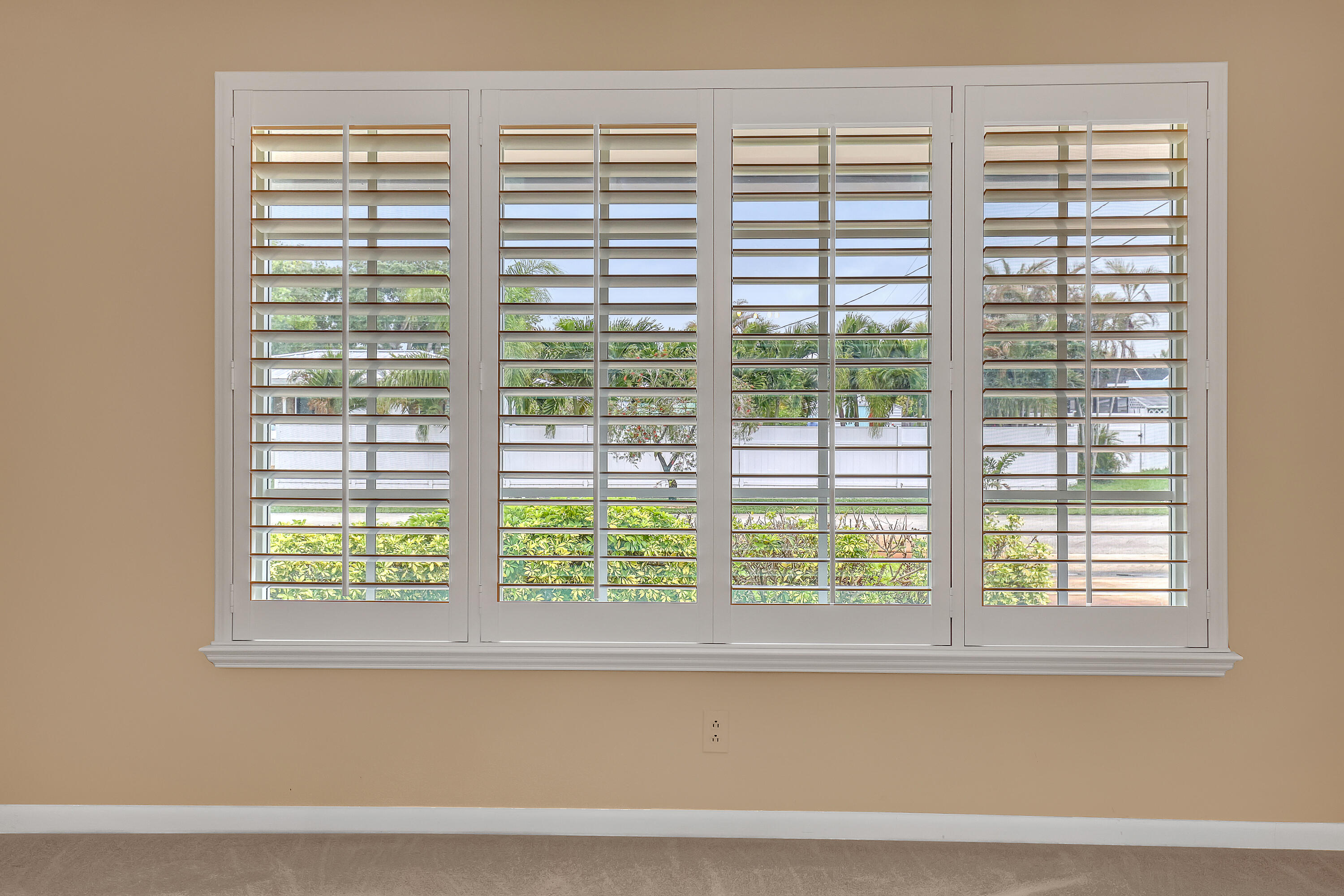 24 Pinetree Circle Tequesta, FL 33469 - Photo 7 of 39 24 Pinetree (8)