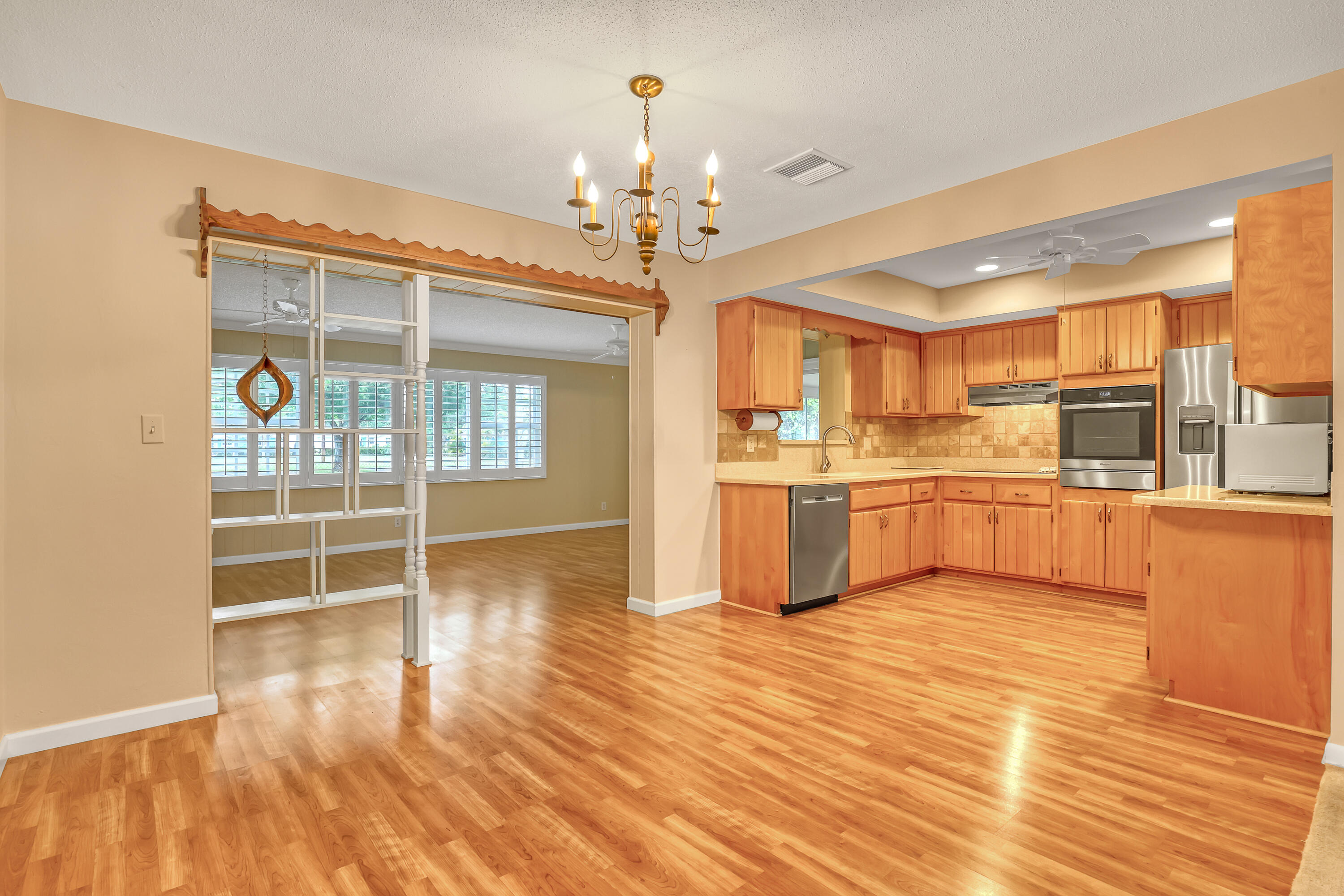 24 Pinetree Circle Tequesta, FL 33469 - Photo 9 of 39 24 Pinetree (10)