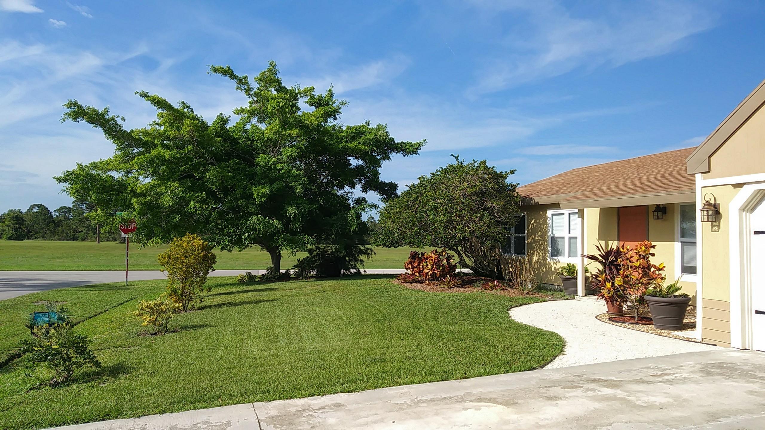 2492 Southeast Wishbone Road Port St. Lucie, FL 34952 - Photo 26 of 27 fronta