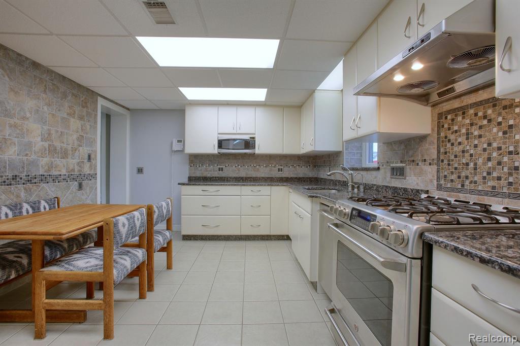 46070 Edgewater Street Chesterfield, MI 48047 - Photo 26 of 65