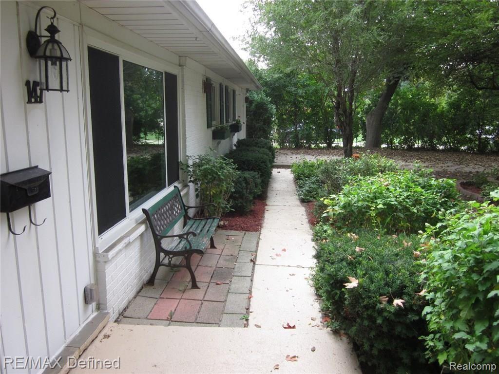 147 Old Perch Road Rochester Hills, MI 48309 - Photo 3 of 31