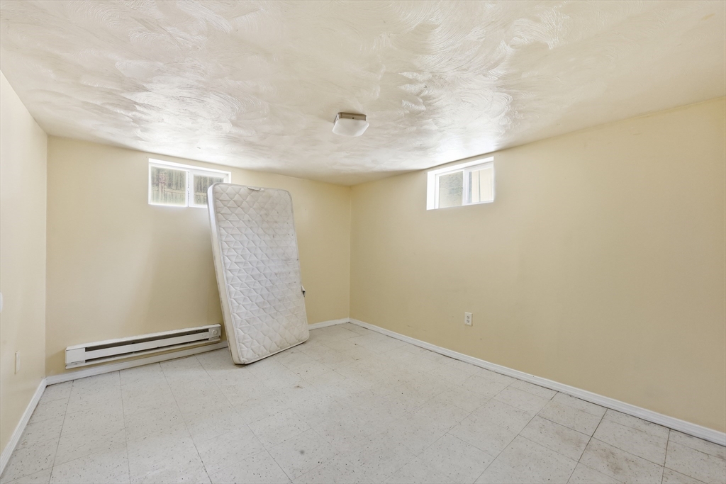 18 Keith Street Springfield, MA 01108 - Photo 15 of 29