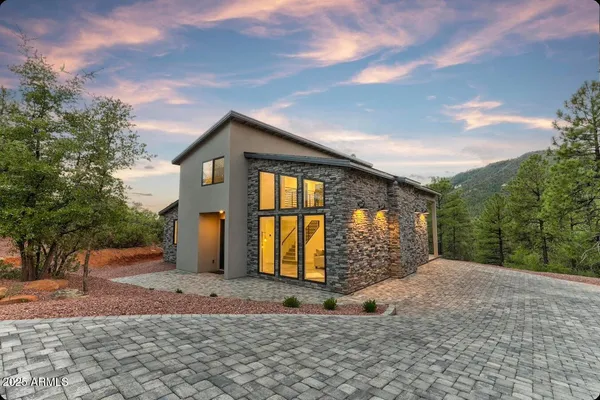 a view of entryway in front of a house