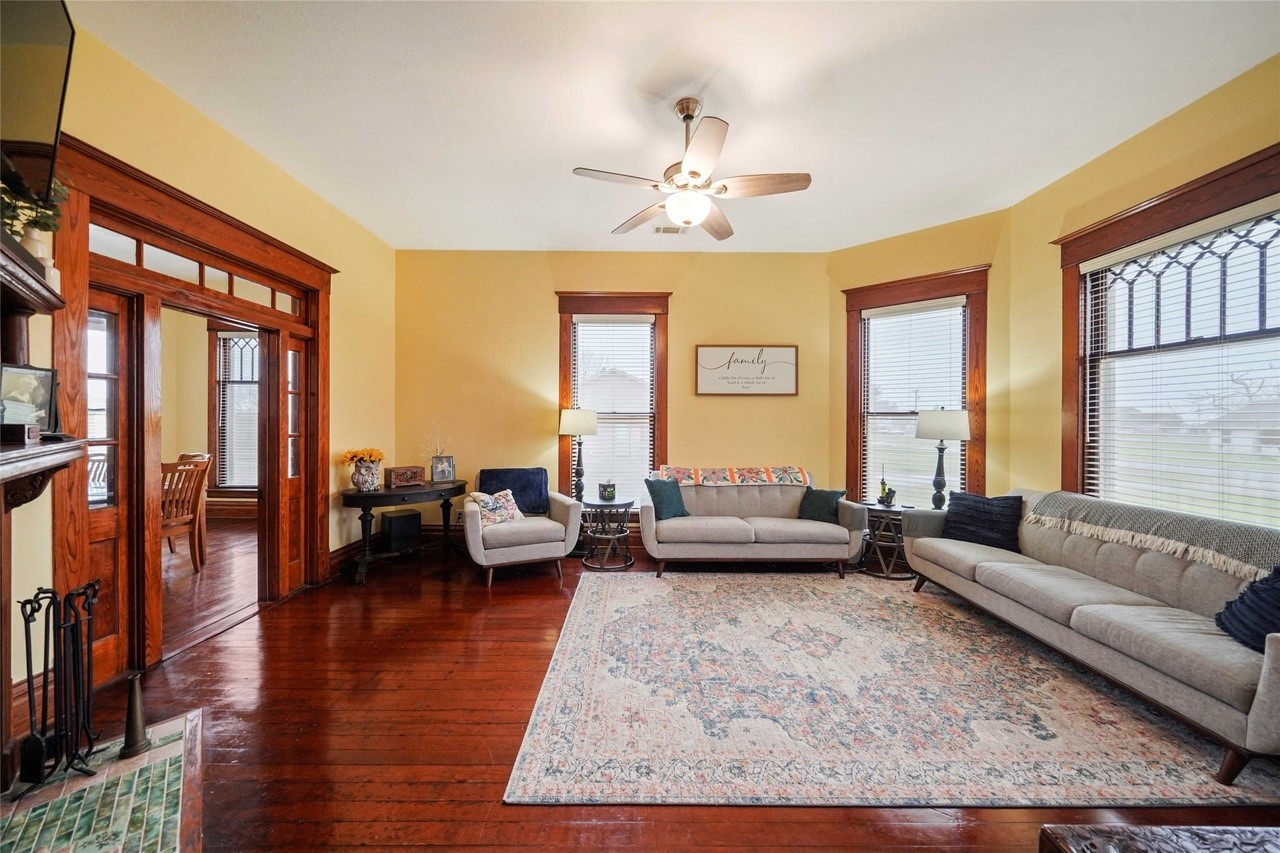 570 Wightman Street Matagorda, TX 77457 - Photo 9 of 29 a living room with furniture and a large window