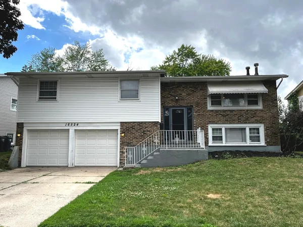$216,000 | 16524 Woodlawn W Avenue, South Holland, IL 60473
