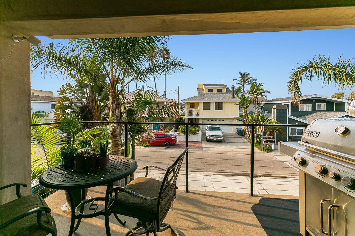 144 Pasadena Avenue Oxnard, CA 93035 - Photo 11 of 42 a view of a chairs and table in patio