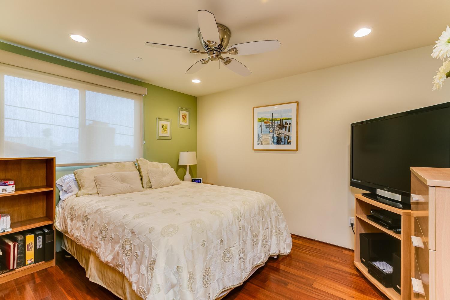 144 Pasadena Avenue Oxnard, CA 93035 - Photo 29 of 42 a bedroom with a bed and a flat screen tv