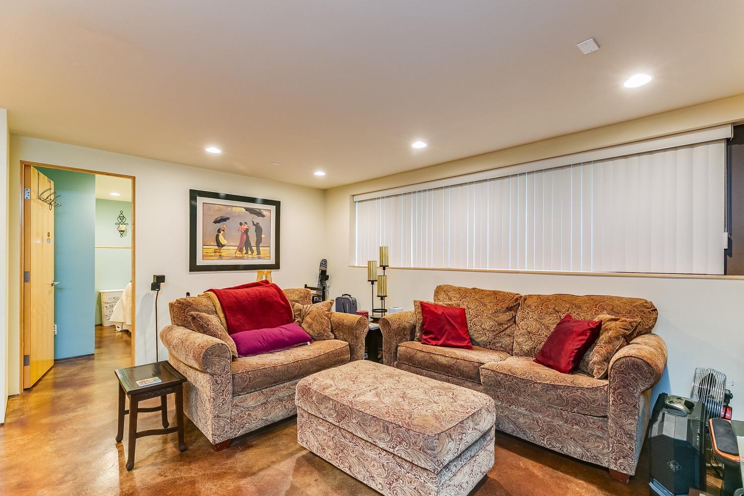 144 Pasadena Avenue Oxnard, CA 93035 - Photo 32 of 42 a living room with furniture and a couch