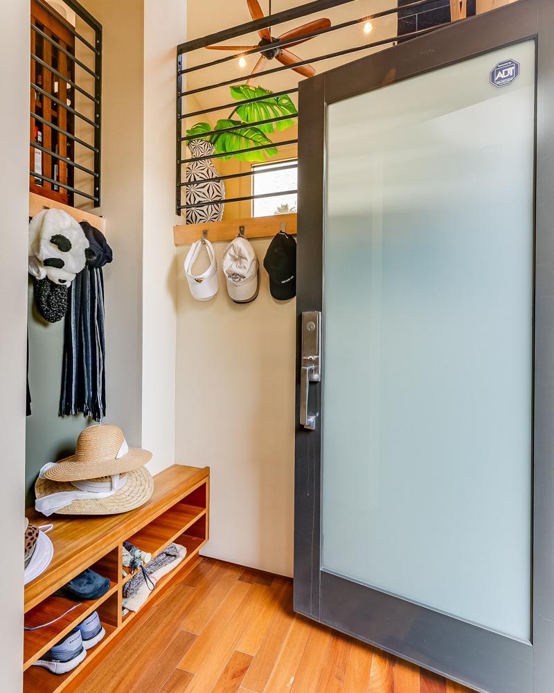 144 Pasadena Avenue Oxnard, CA 93035 - Photo 4 of 42 a room with gym equipment