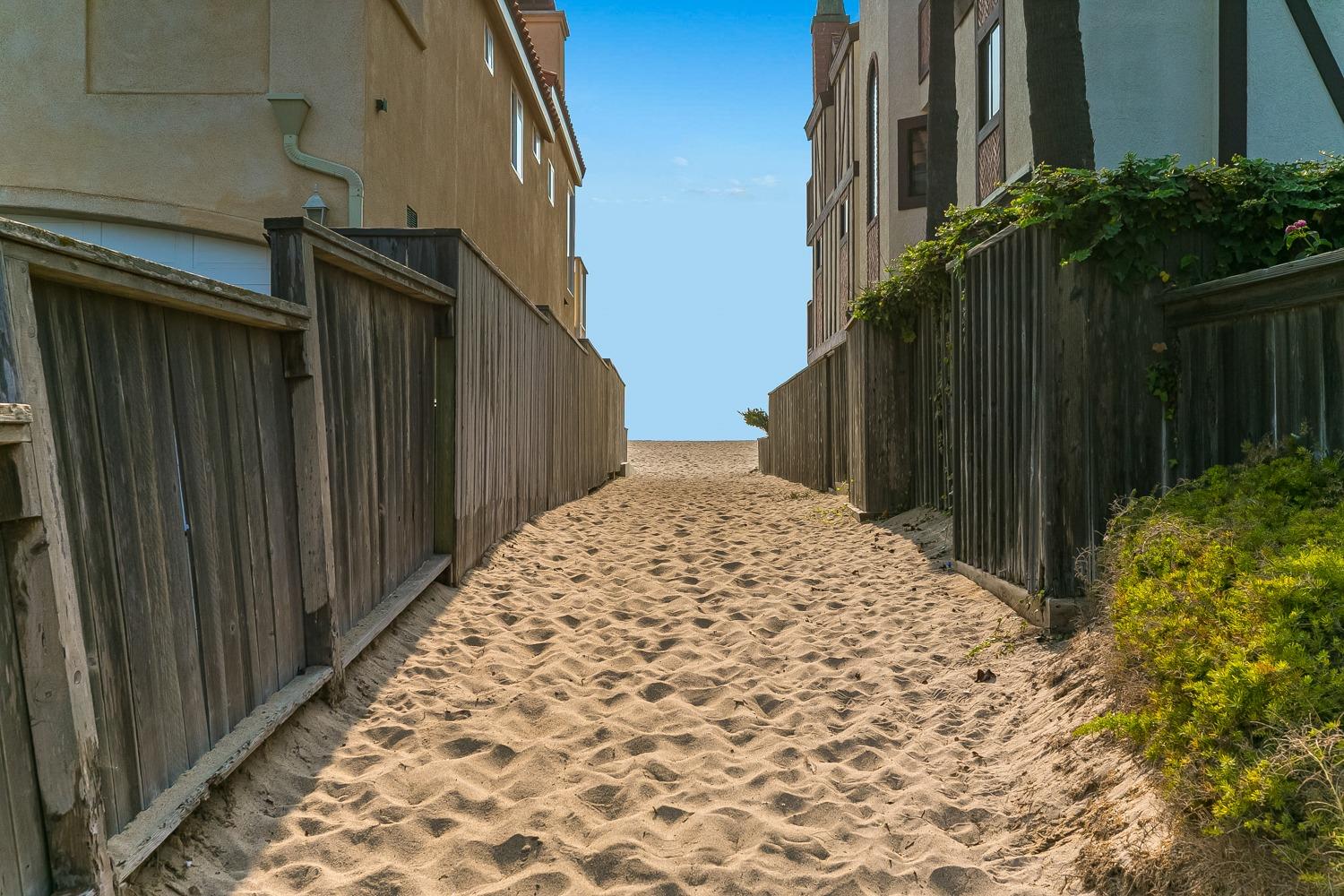 144 Pasadena Avenue Oxnard, CA 93035 - Photo 41 of 42 a view of balcony