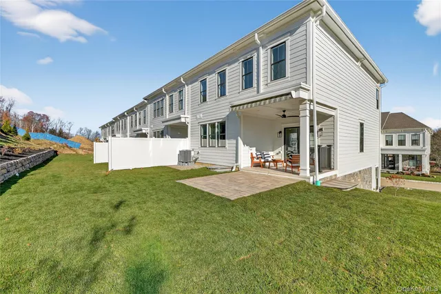 $979,000 | 1813 Soundview Court, Yorktown Heights, NY 10598