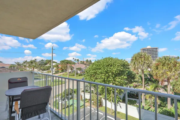 $629,000 | 630 Ocean Drive, Unit 407, Juno Beach, FL 33408