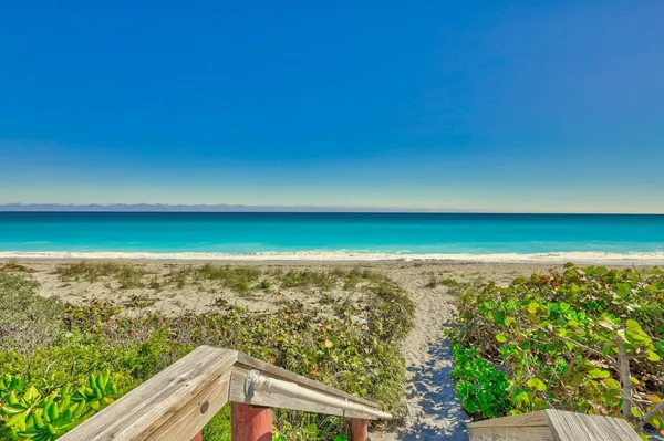 $629,000 | 630 Ocean Drive, Unit 407, Juno Beach, FL 33408