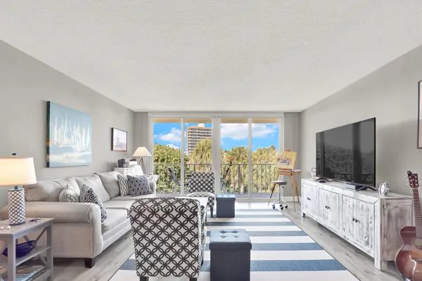 $629,000 | 630 Ocean Drive, Unit 407, Juno Beach, FL 33408