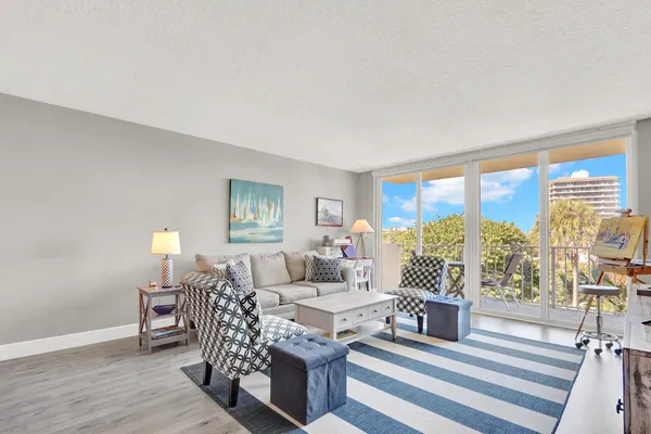 $629,000 | 630 Ocean Drive, Unit 407, Juno Beach, FL 33408