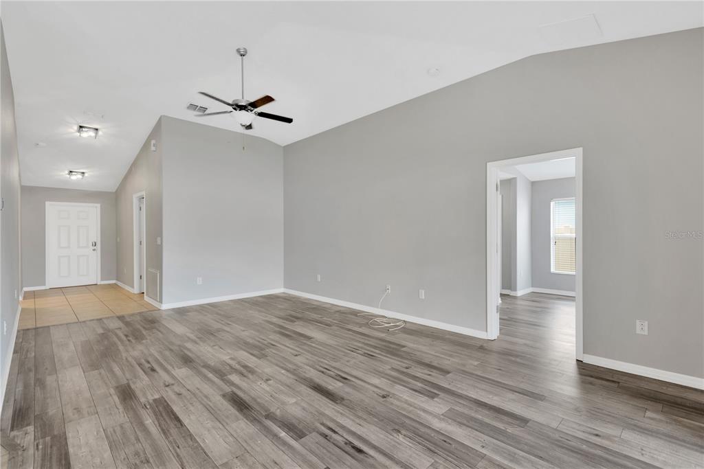 8529 Hunters Fork Loop Ruskin, FL 33573 - Photo 9 of 27