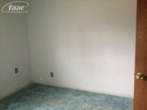 9701 South New Lothrop Road Durand, MI 48429 - Photo 8 of 13 20388301-7.JPG