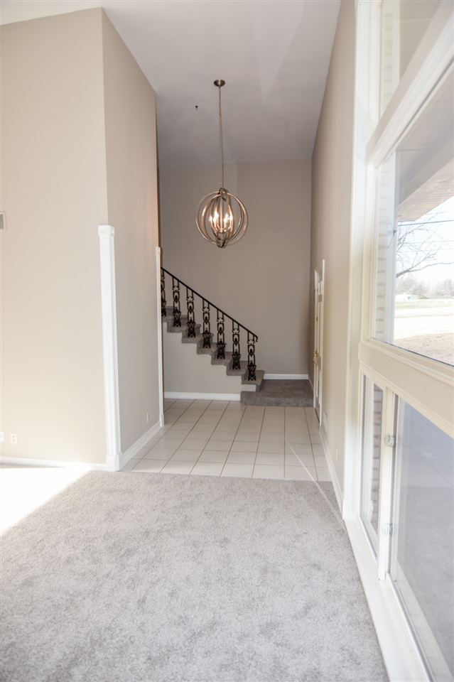 7320 Middle Mt Vernon Road Evansville, IN 47712 - Photo 6 of 32 Gallery Image 6