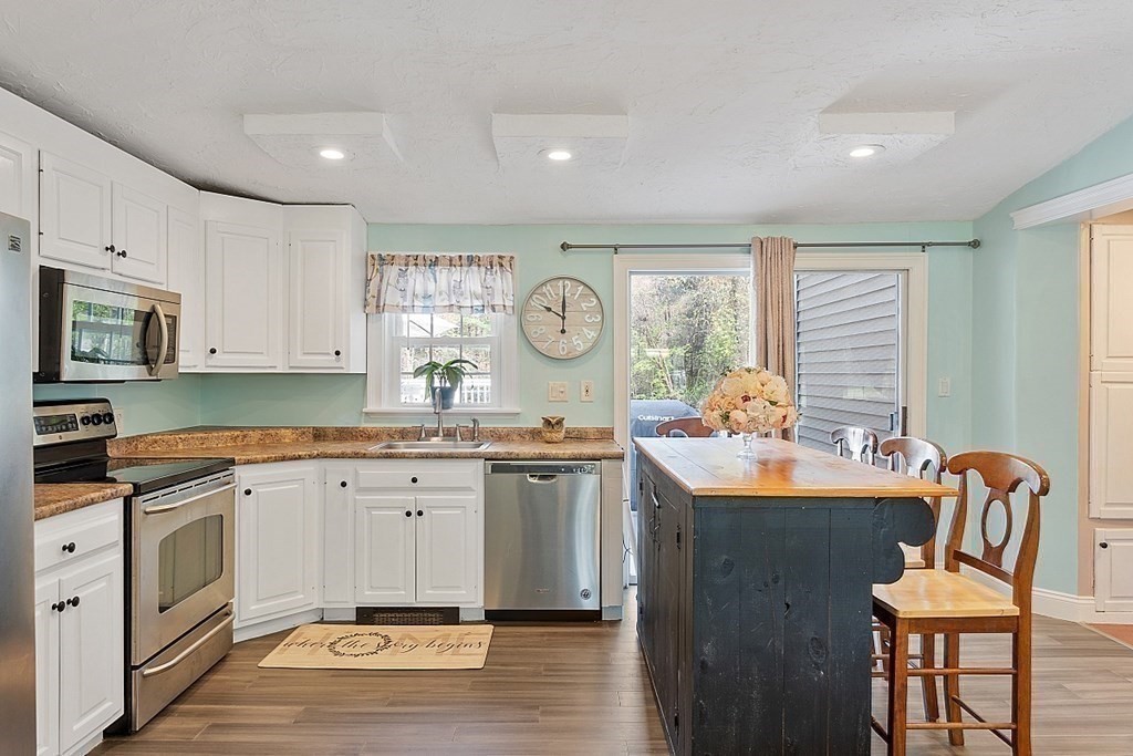 273 Whalom Road Lunenburg, MA 01462 - Photo 2 of 42 Gallery Image 2